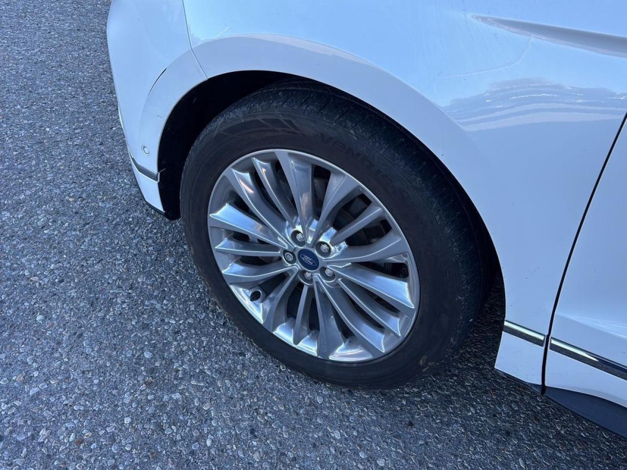 2022 Ford Edge Titanium Photo5