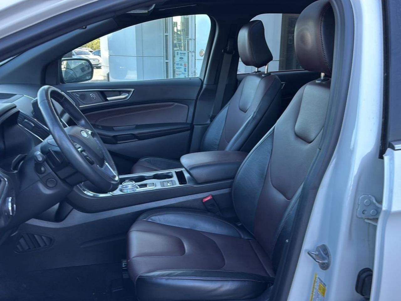 2022 Ford Edge Titanium Photo5