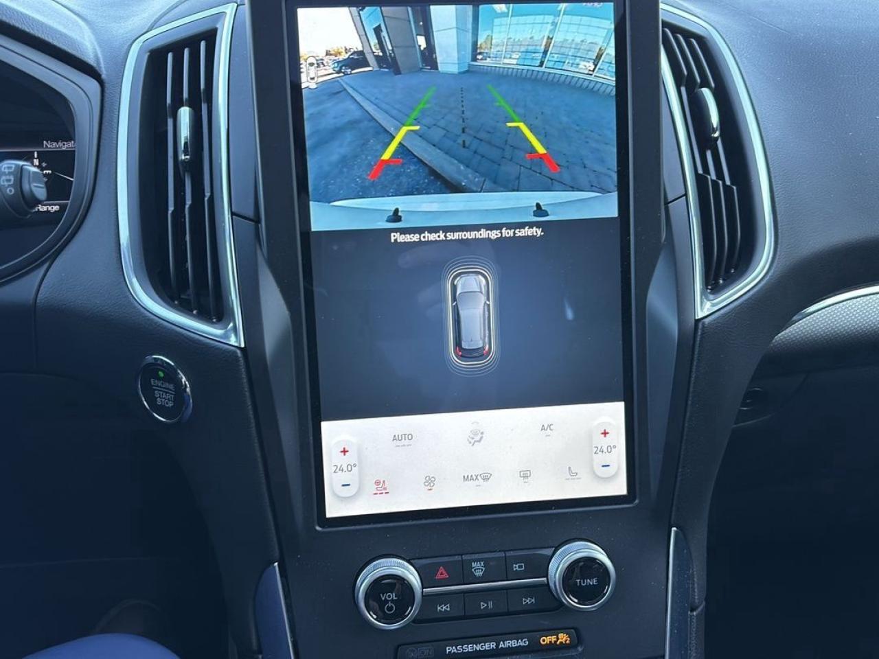 2022 Ford Edge Titanium Photo5