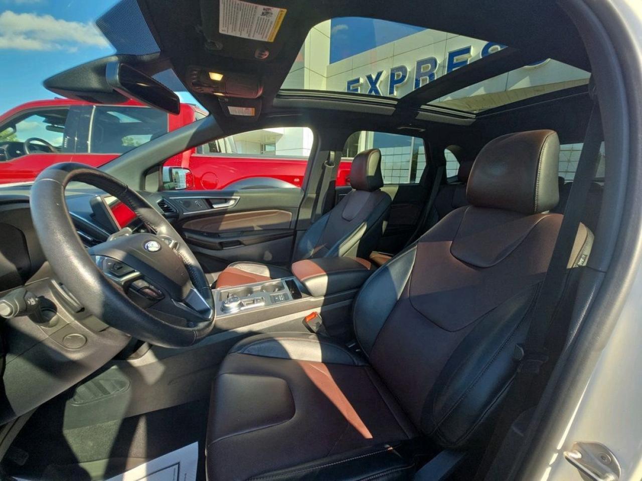 2022 Ford Edge Titanium Photo5