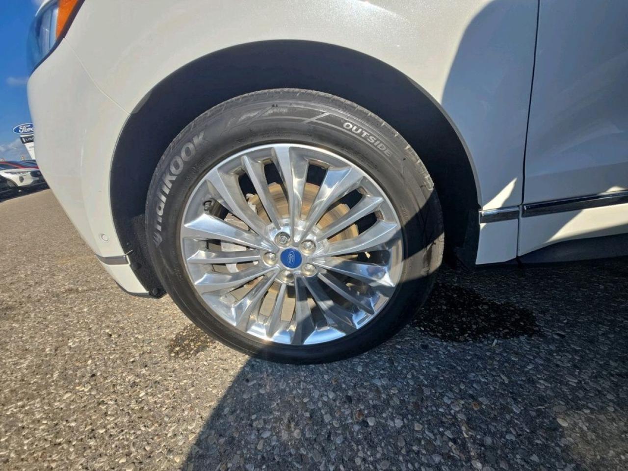 2022 Ford Edge Titanium Photo5