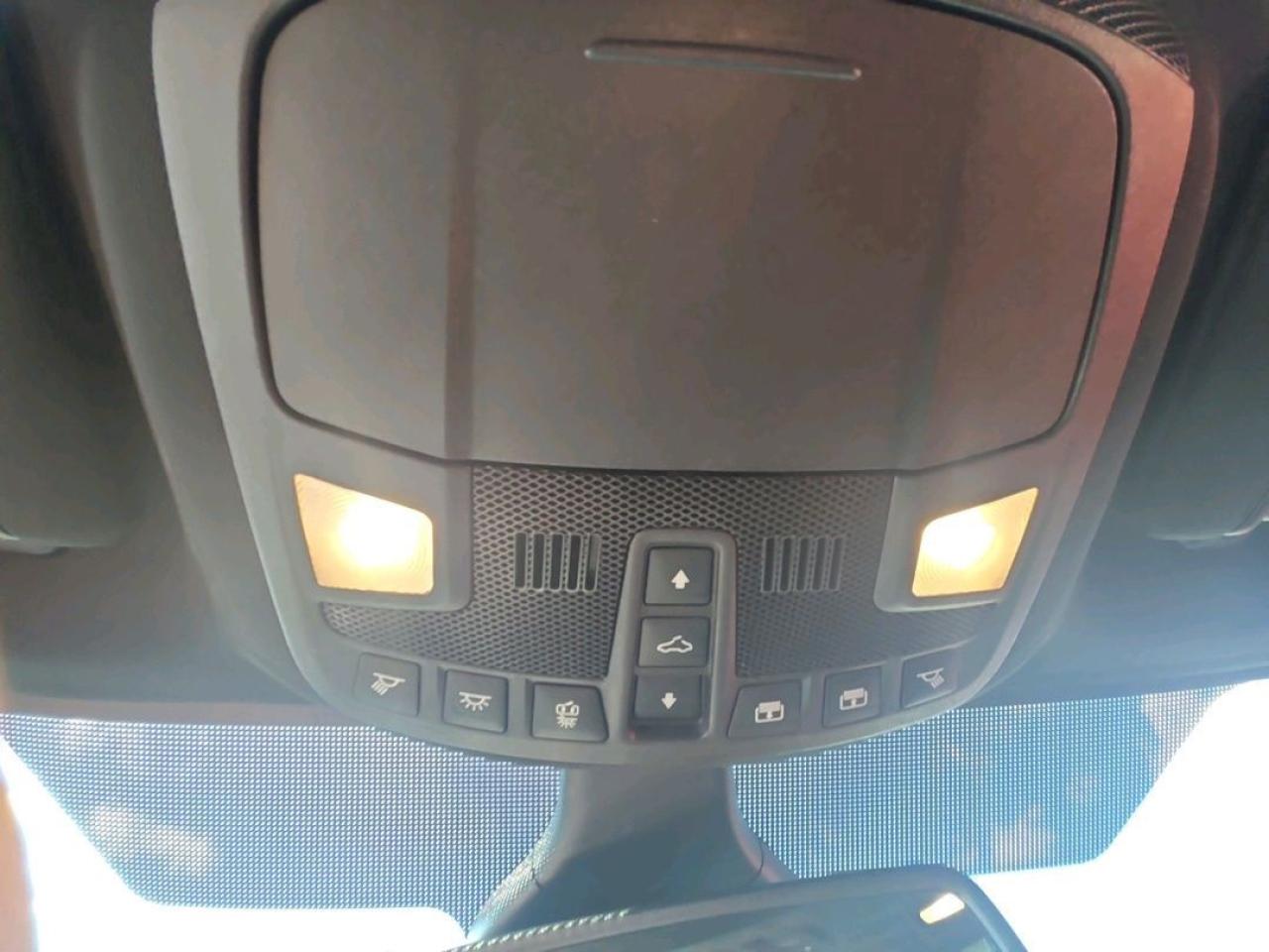 2022 Ford Edge Titanium Photo5