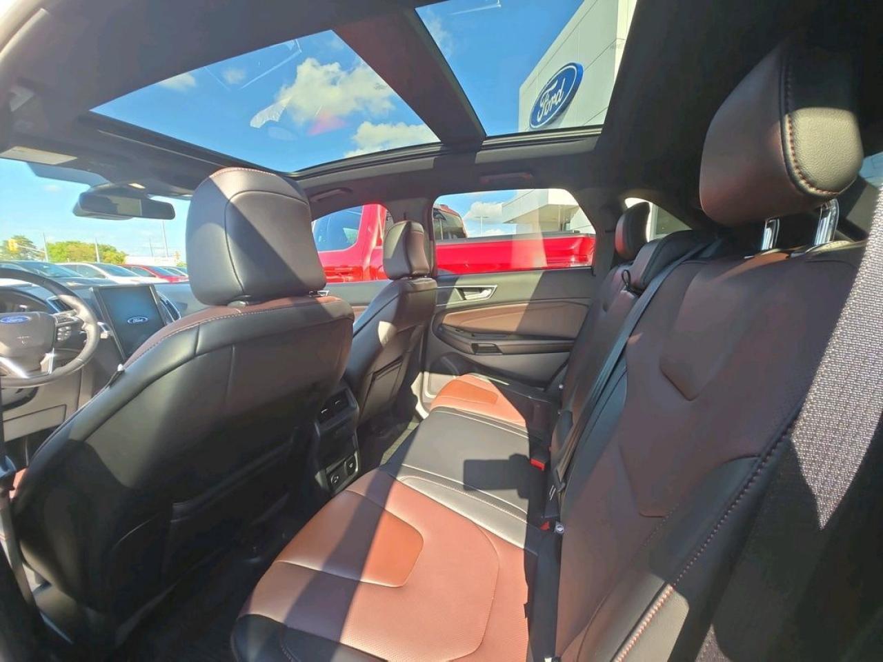 2022 Ford Edge Titanium Photo5