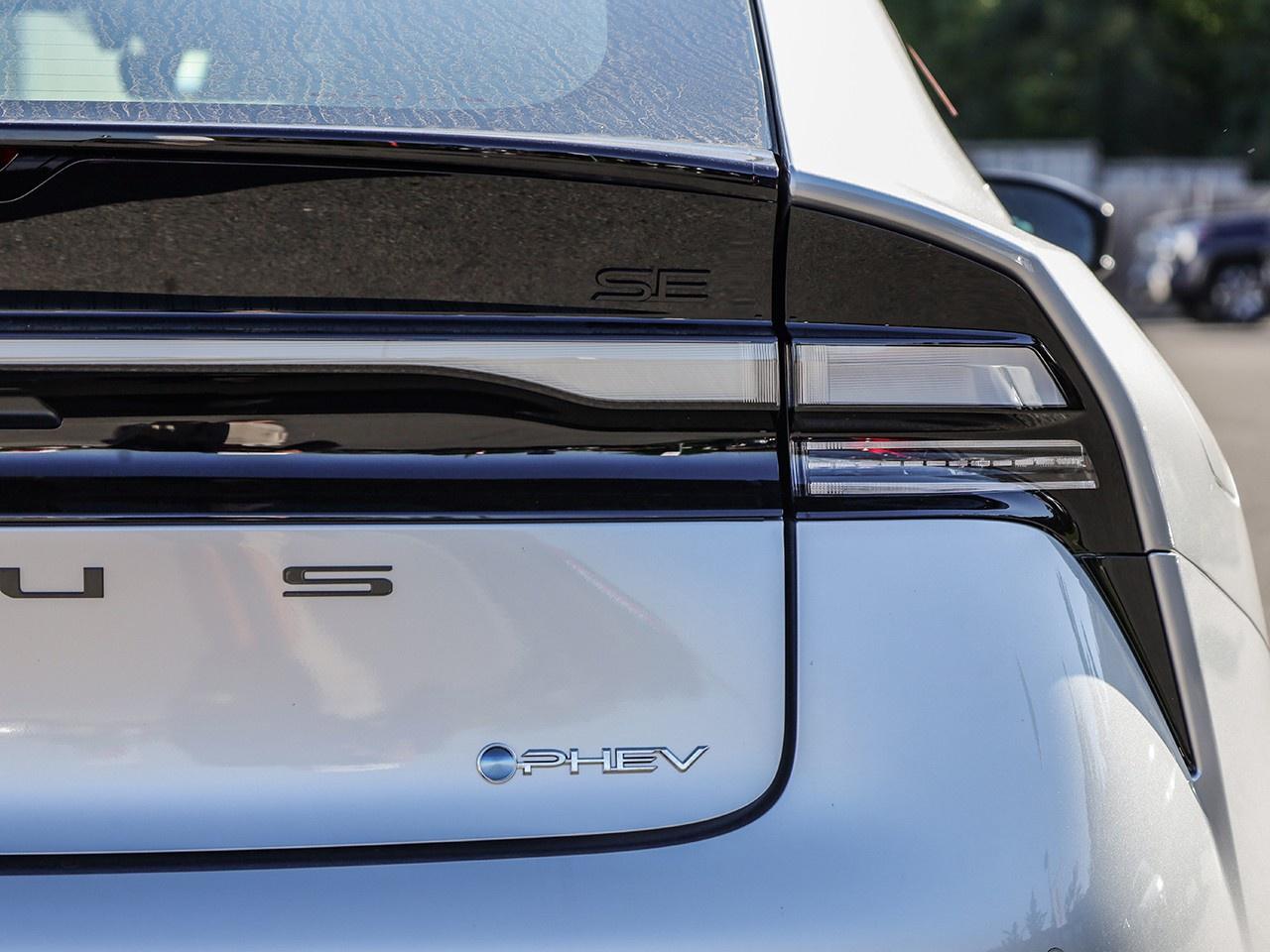 2026 Toyota Prius Plug-In Hybrid SE Photo