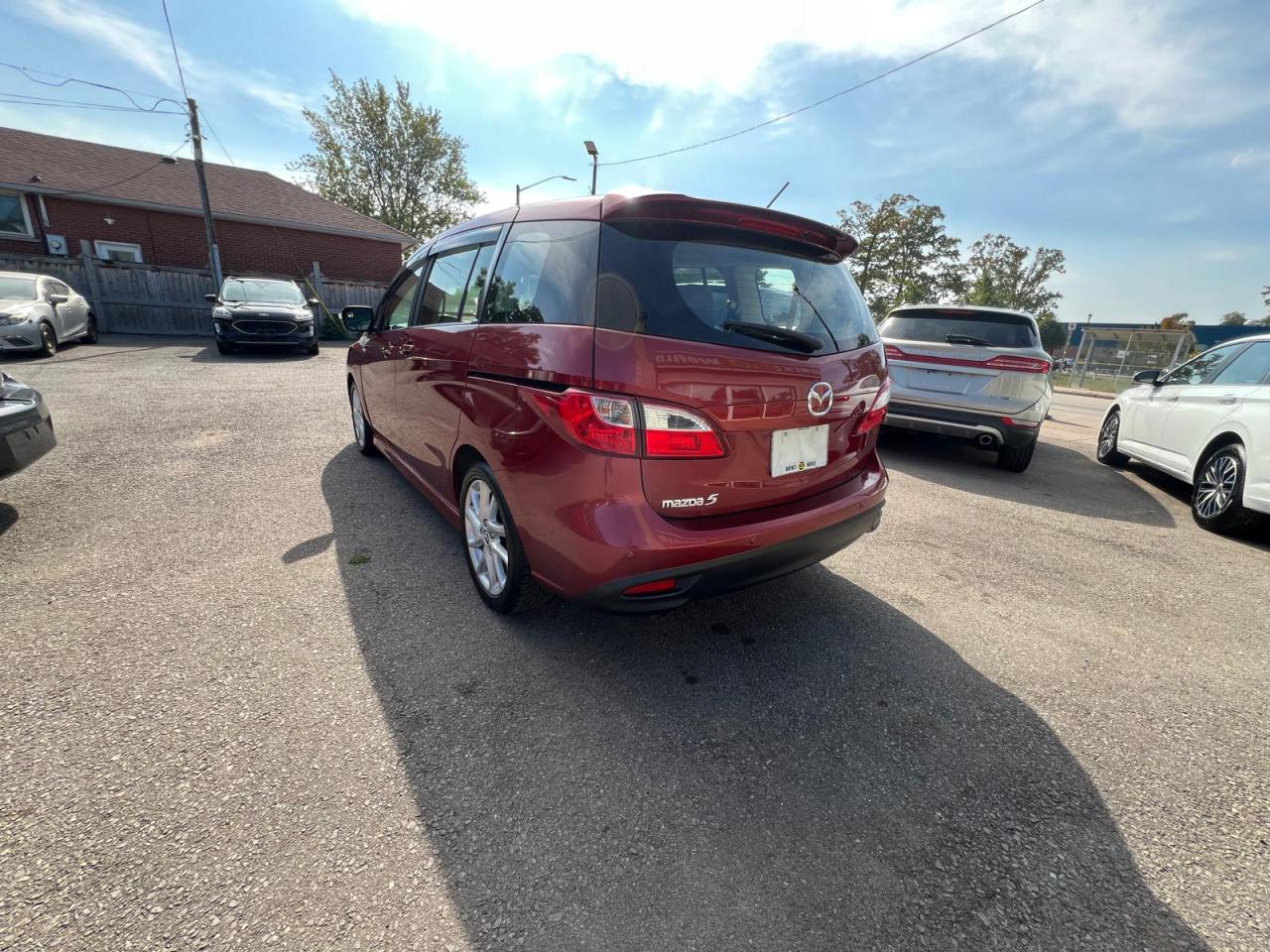 2017 Mazda MAZDA5 Grand Touring Photo2