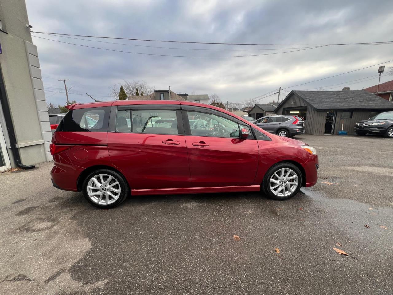2017 Mazda MAZDA5 Grand Touring Photo