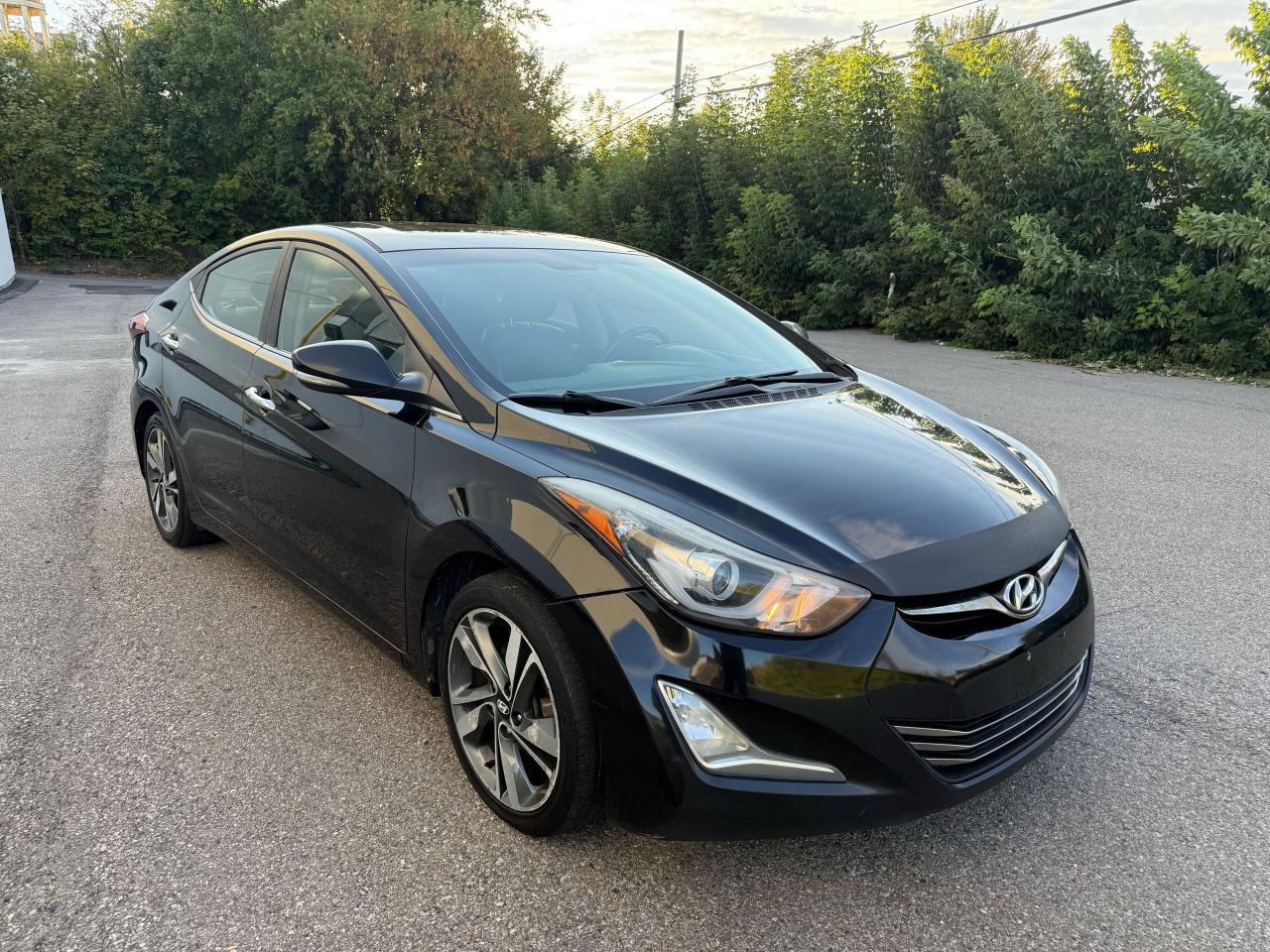 2016 Hyundai Elantra 4dr Sdn Auto Limited Photo2