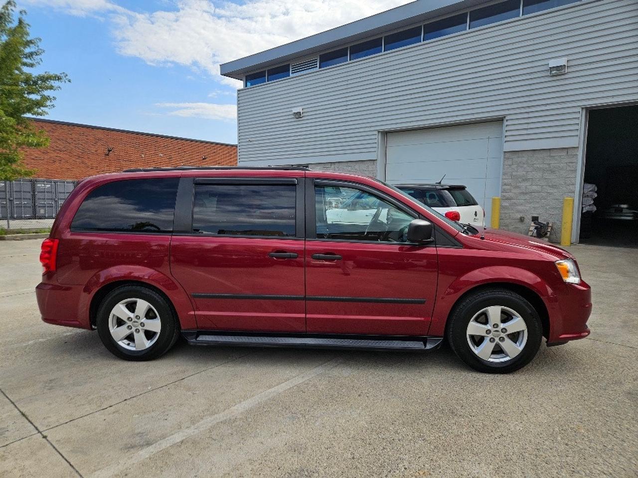 2016 Dodge Grand Caravan SHOPRIDER CART & POWER LIFT ACCESIBILITY Photo
