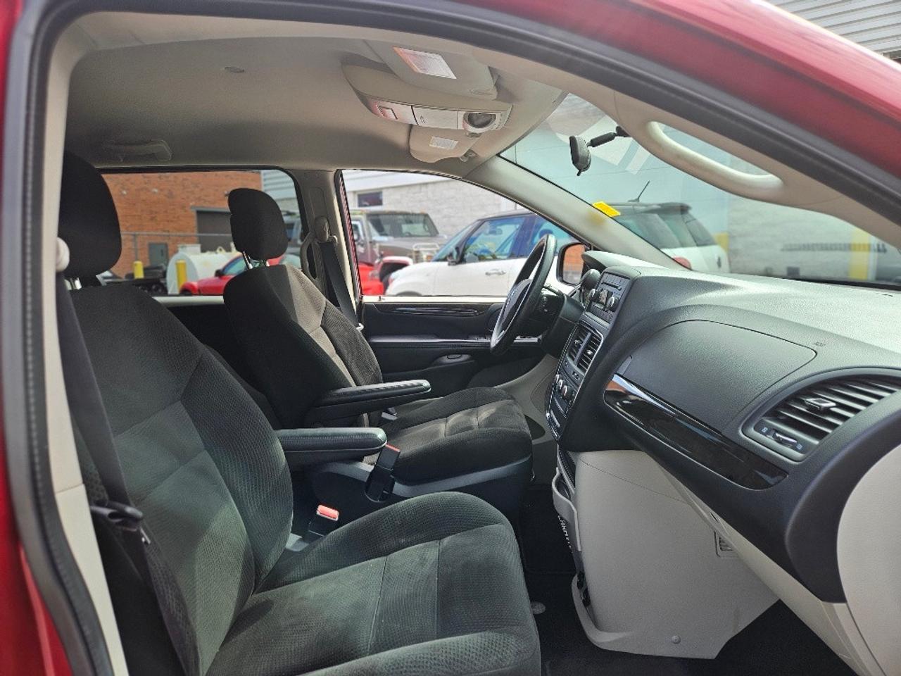 2016 Dodge Grand Caravan SHOPRIDER CART & POWER LIFT ACCESIBILITY Photo