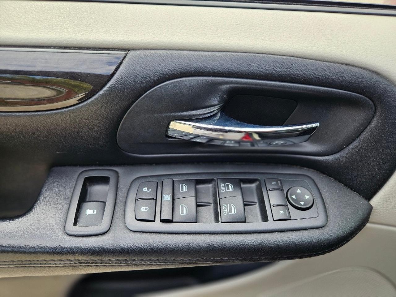 2016 Dodge Grand Caravan SHOPRIDER CART & POWER LIFT ACCESIBILITY Photo