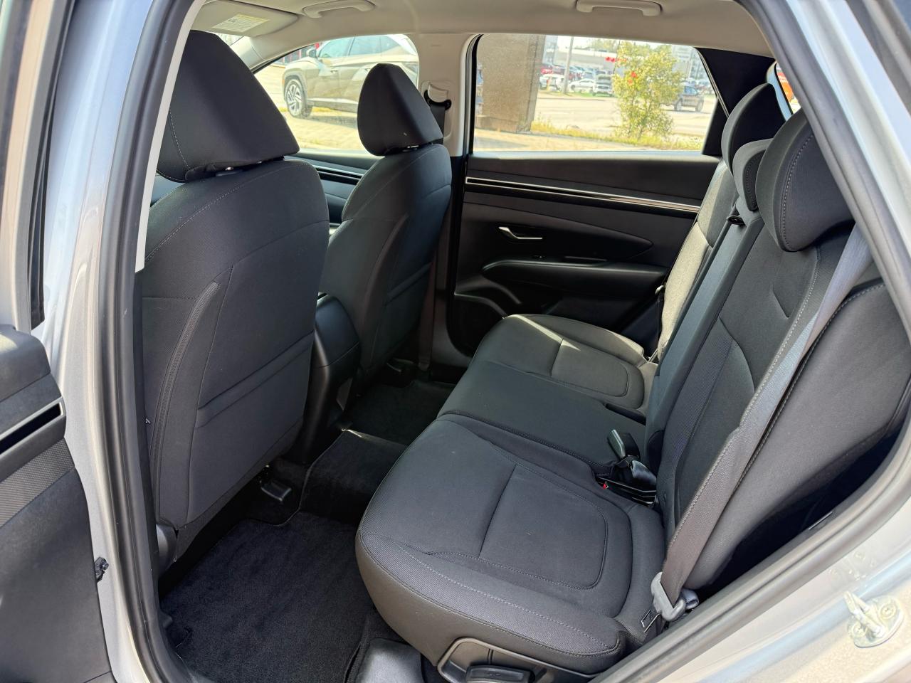 2022 Hyundai Tucson Essential Photo12