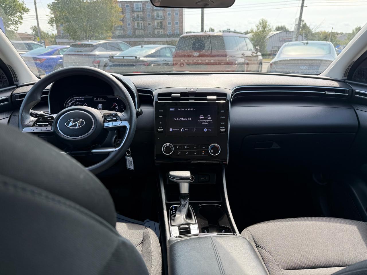 2022 Hyundai Tucson Essential Photo11