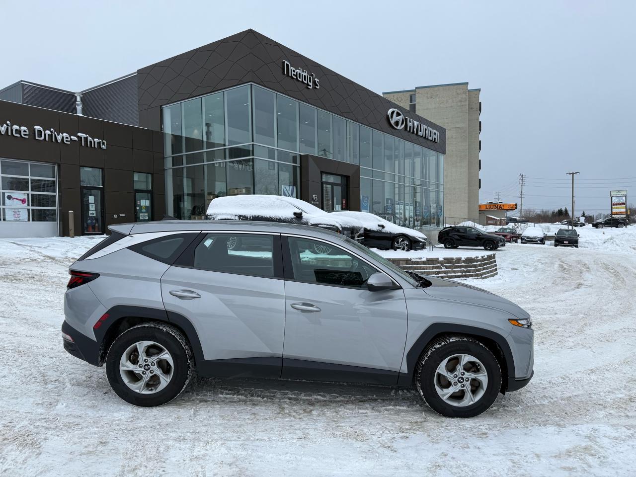 2022 Hyundai Tucson Essential Photo6