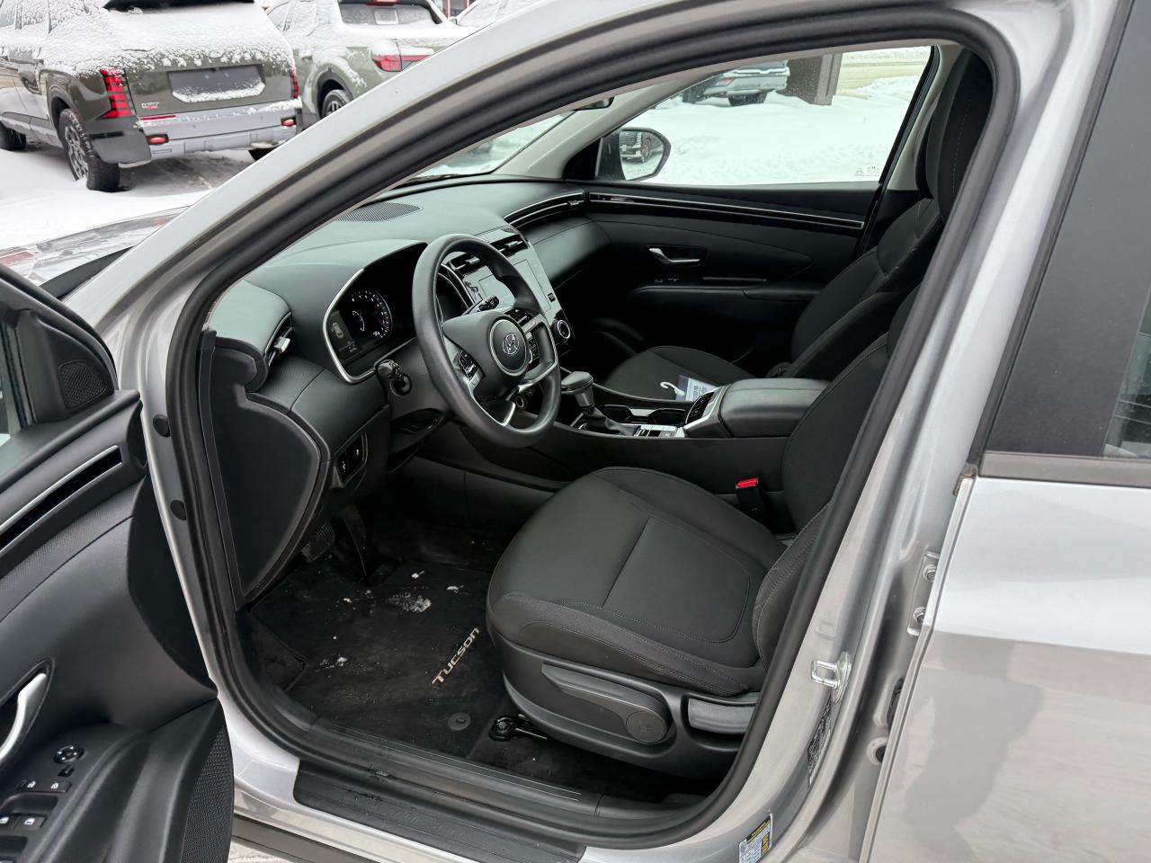 2022 Hyundai Tucson Essential Photo12