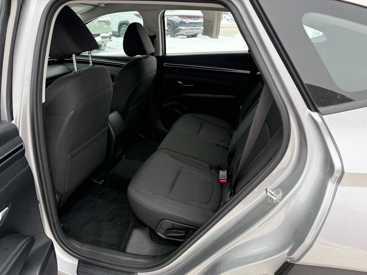 2022 Hyundai Tucson Essential Photo11