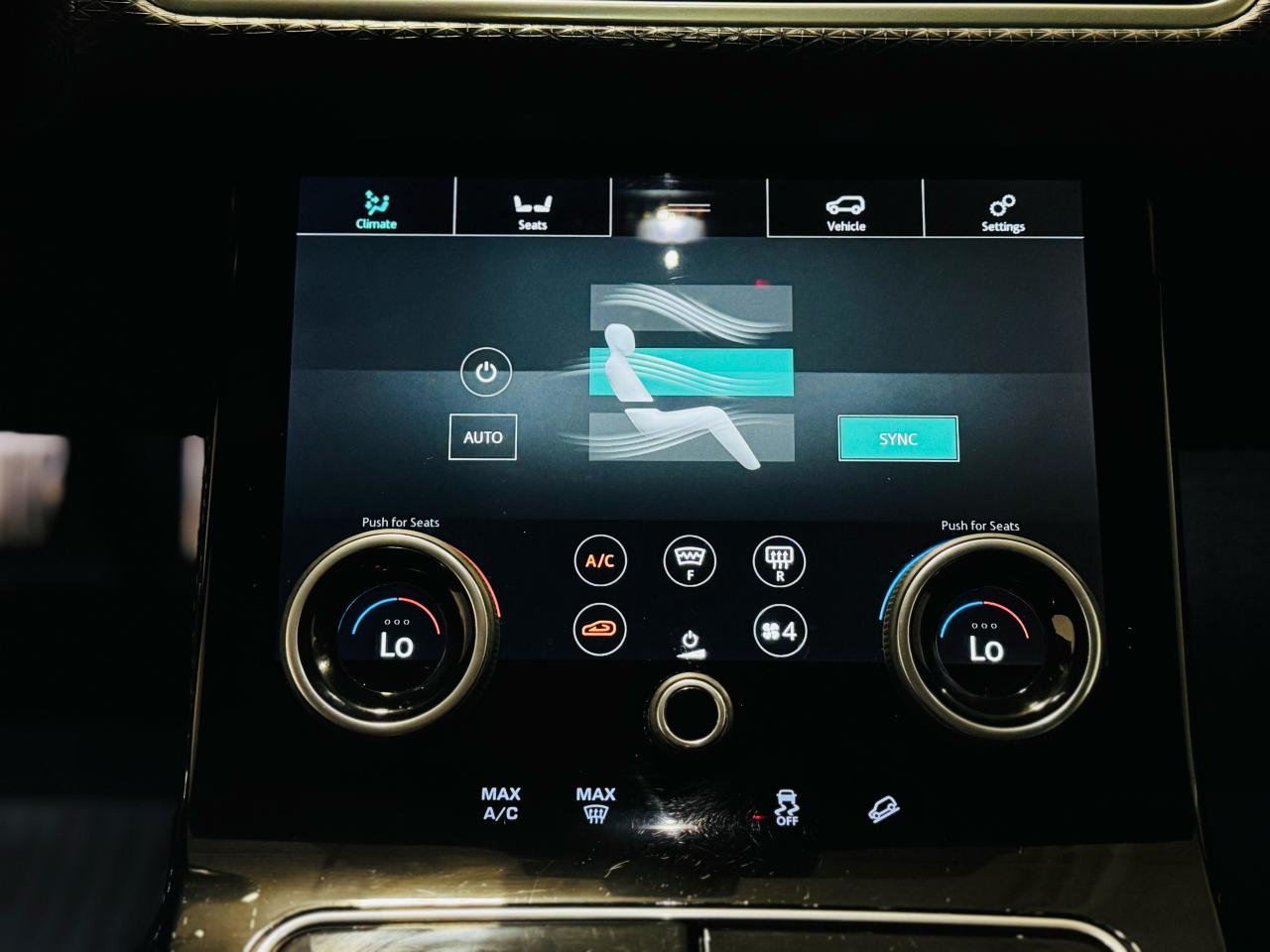 2018 Land Rover Range Rover Velar P380 R-Dynamic SE - Photo #15