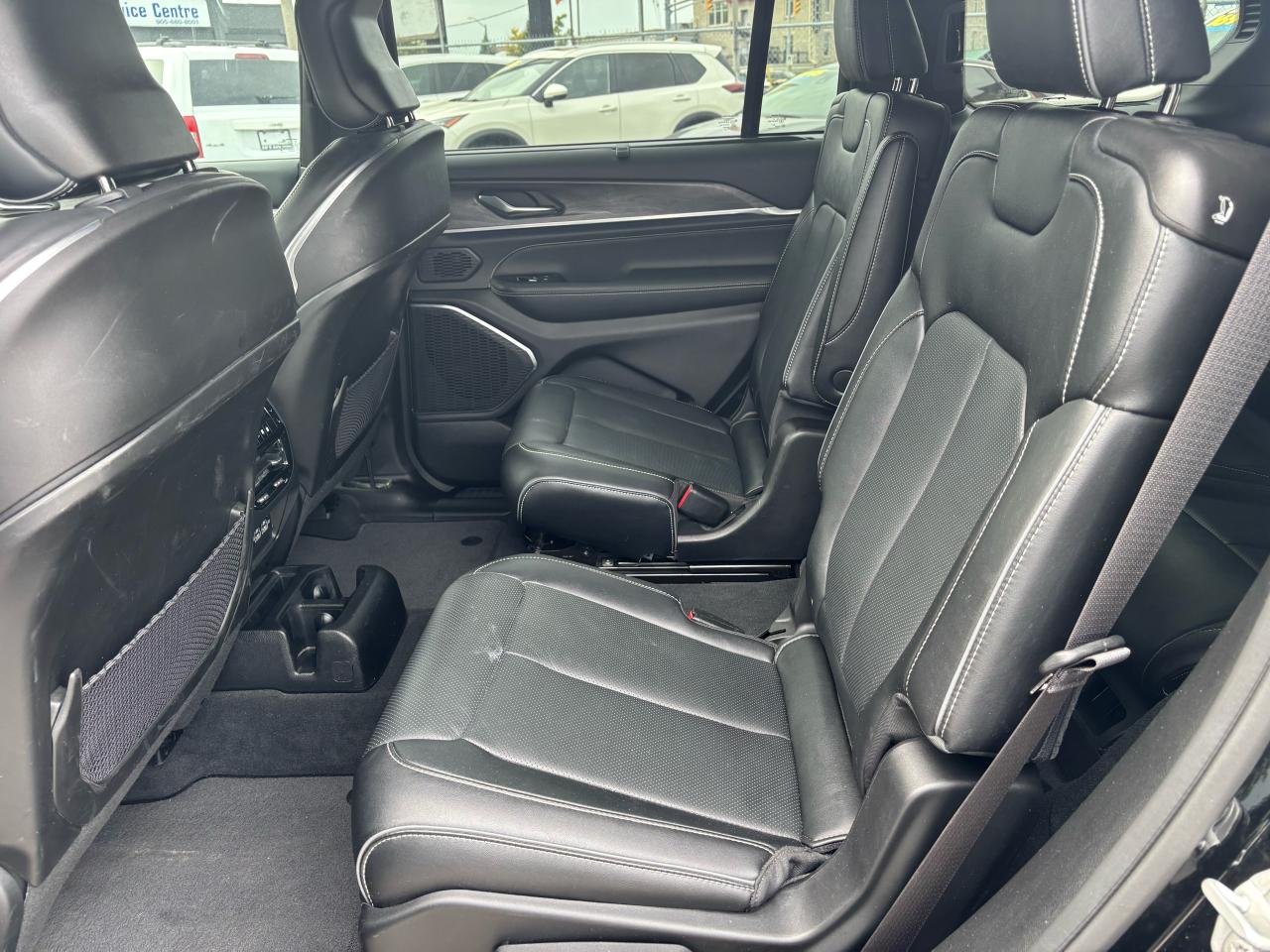 2023 Jeep Grand Cherokee Overland, Panoramic roof, Top of the line options - Photo #20