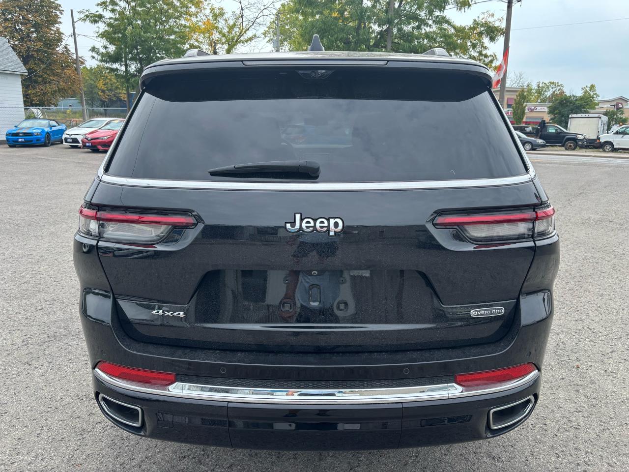 2023 Jeep Grand Cherokee Overland, Panoramic roof, Top of the line options - Photo #5