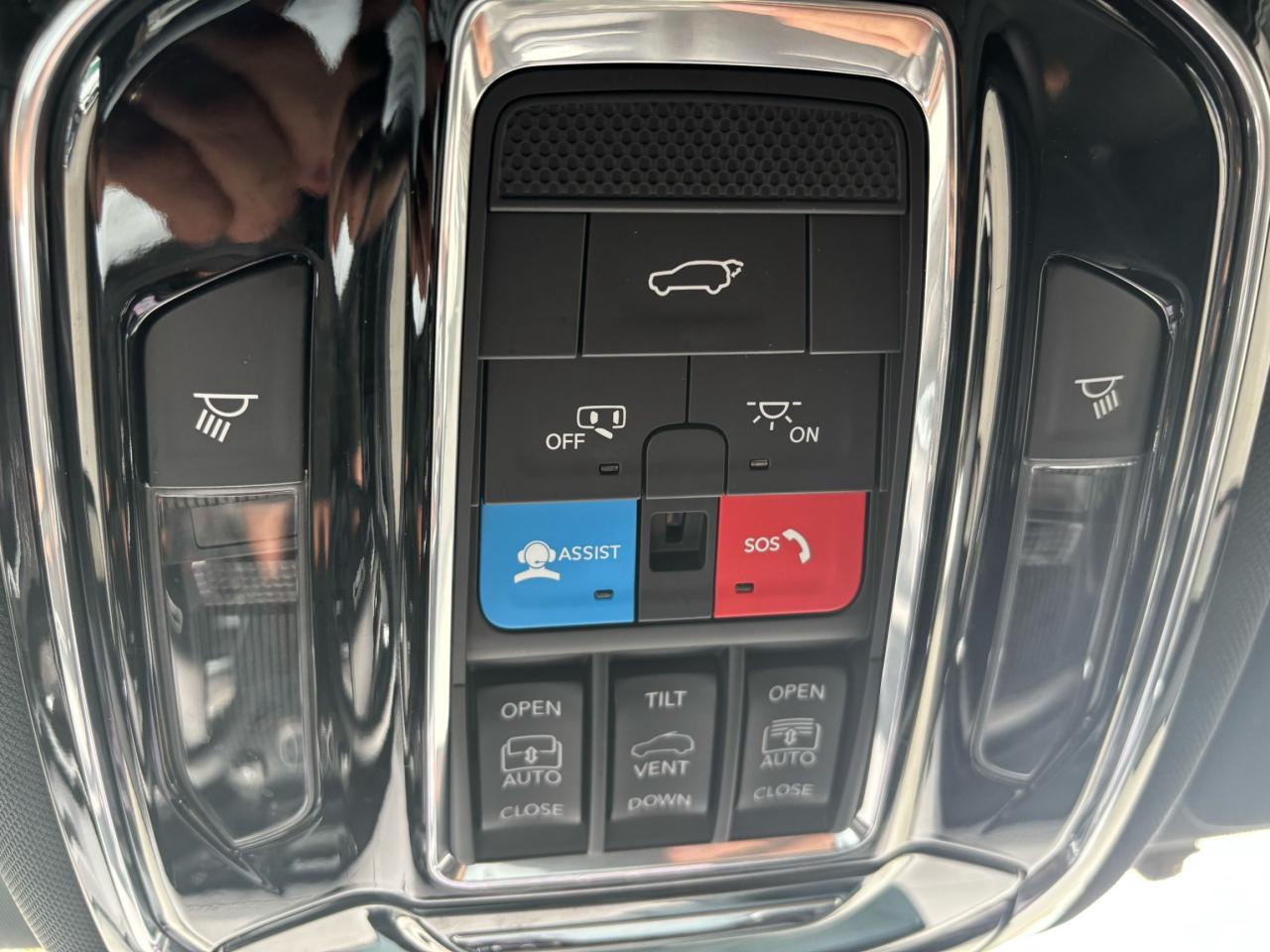 2023 Jeep Grand Cherokee Overland, Panoramic roof, Top of the line options