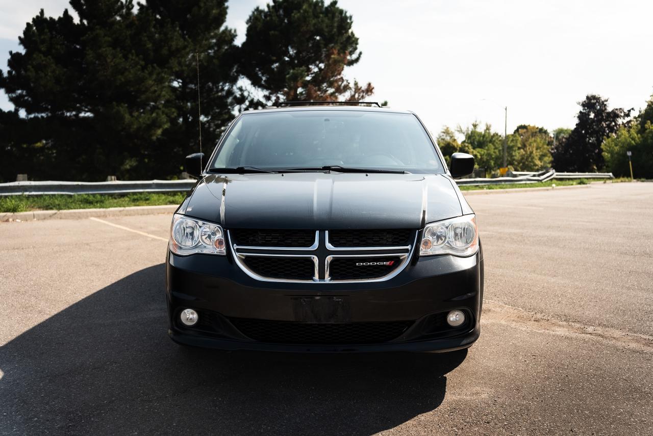 2016 Dodge Grand Caravan SXT Premium Plus | CLEAN CARFAX | NO ACCIDENT | - Photo #2