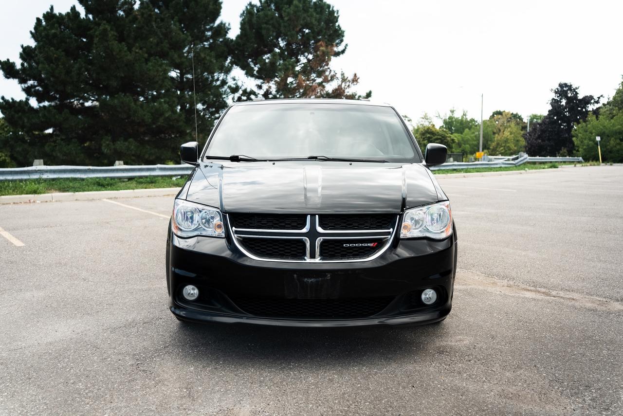 2017 Dodge Grand Caravan SXT Premium Plus | CLEAN CARFAX | NO ACCIDENT | - Photo #2