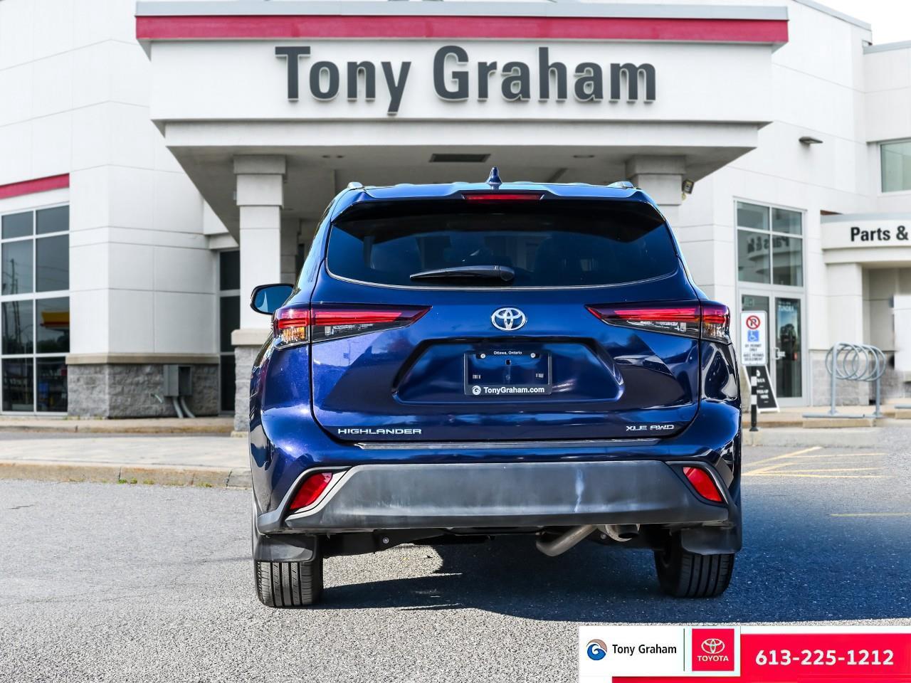 2025 Toyota Highlander XLE Photo3