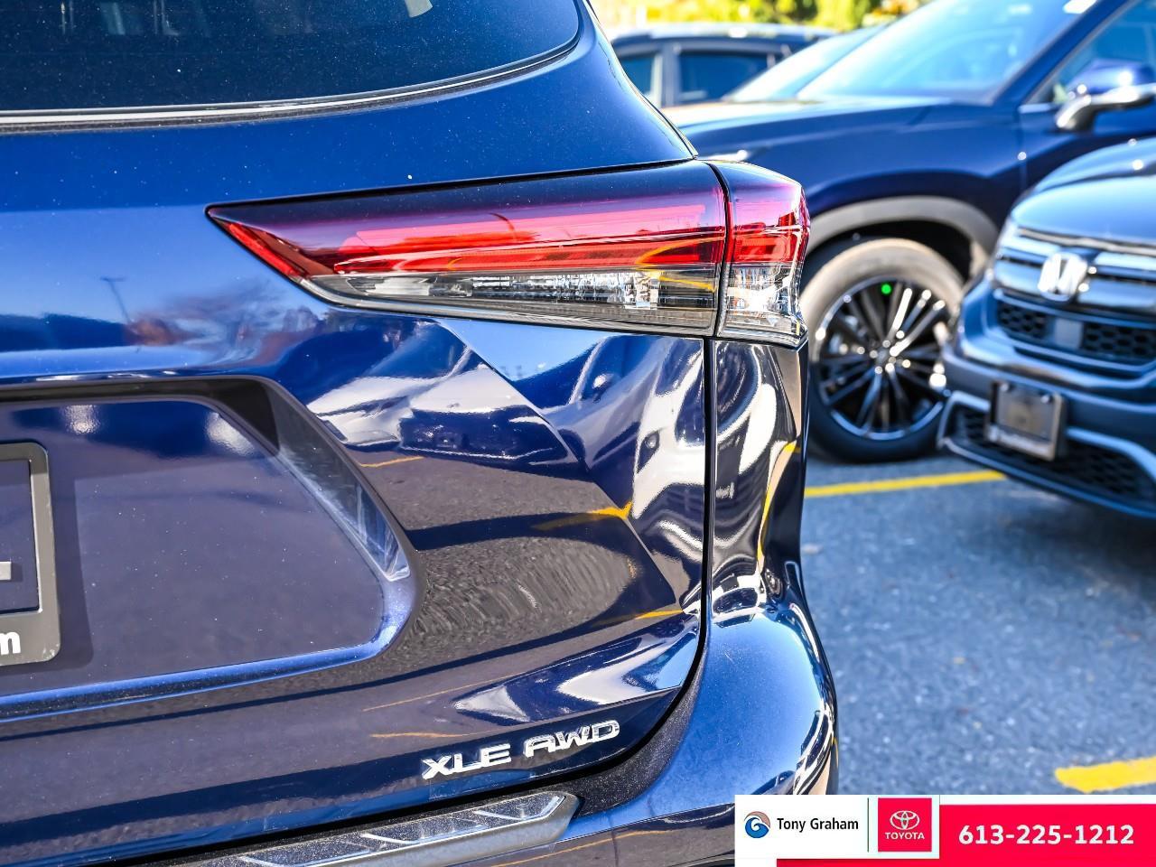 2025 Toyota Highlander XLE Photo4