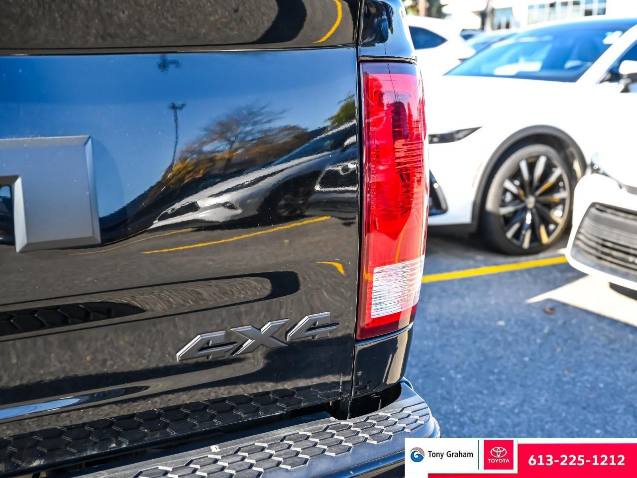 2019 RAM 1500 Classic ST Photo4