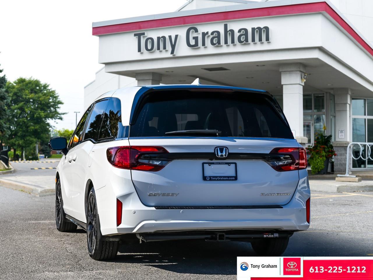 2025 Honda Odyssey Black Edition Photo2