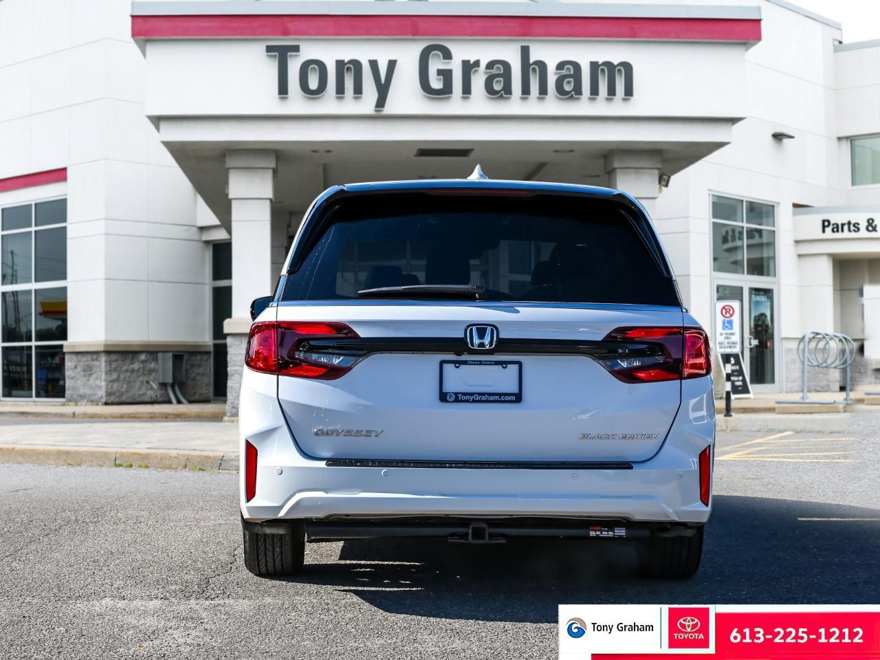 2025 Honda Odyssey Black Edition Photo3