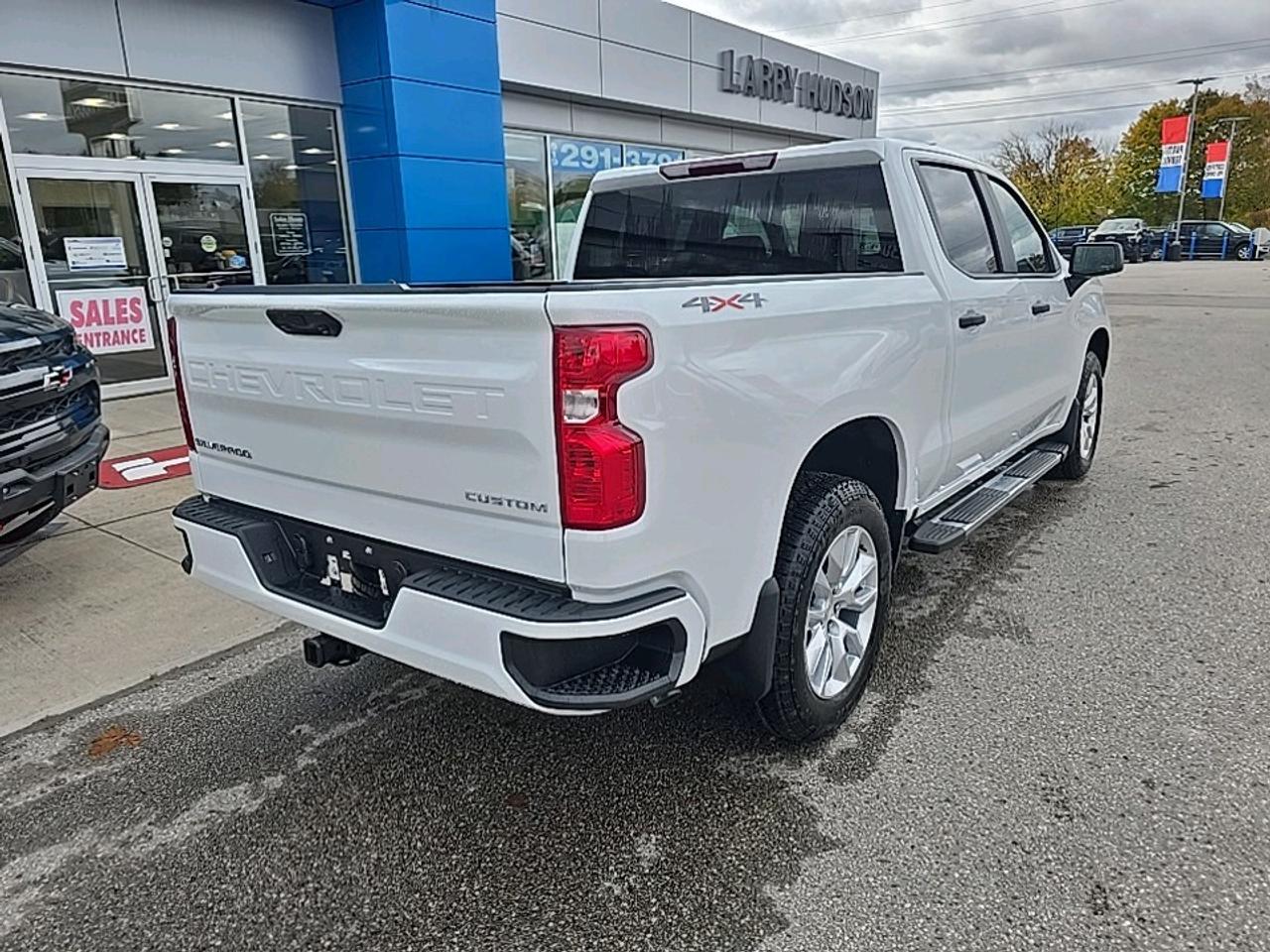 2026 Chevrolet Silverado 1500 Custom Photo2