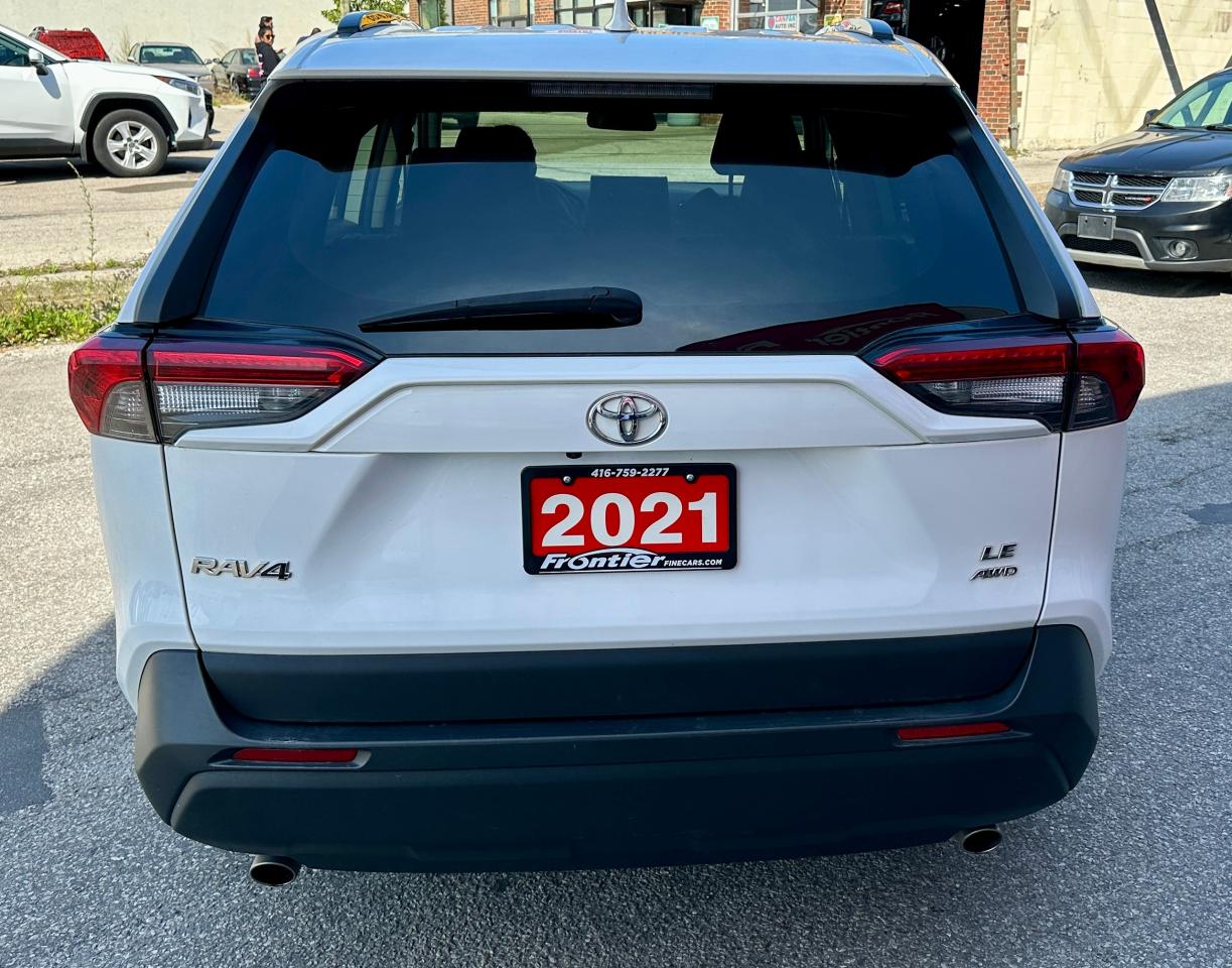2021 Toyota RAV4 LE | NO ACCIDENTS | AWD | LOW KMS Photo4
