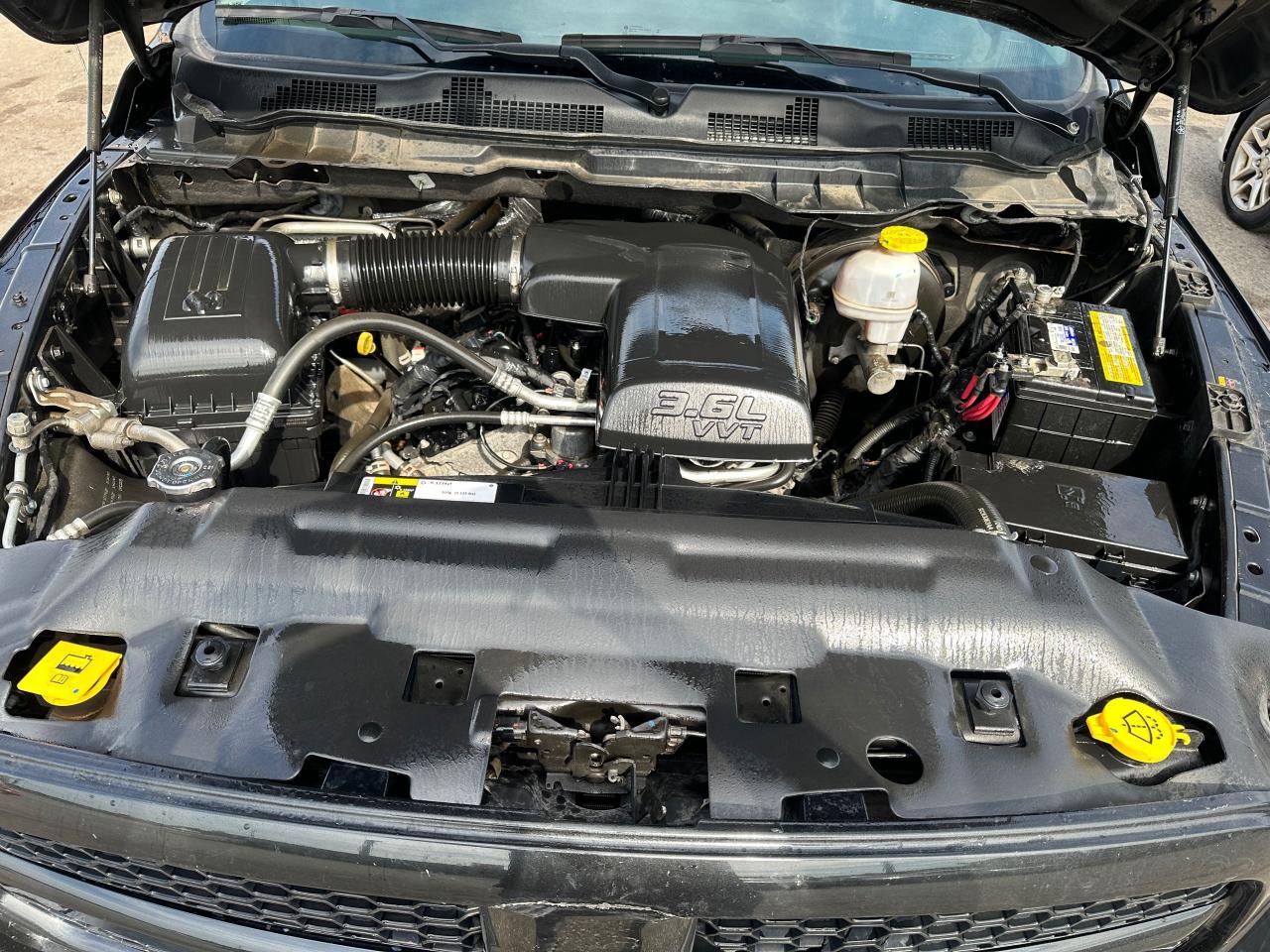 2021 RAM 1500 Classic EXPRESS - Photo #9