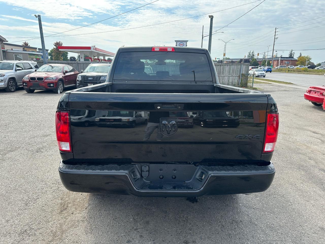 2021 RAM 1500 Classic EXPRESS - Photo #4