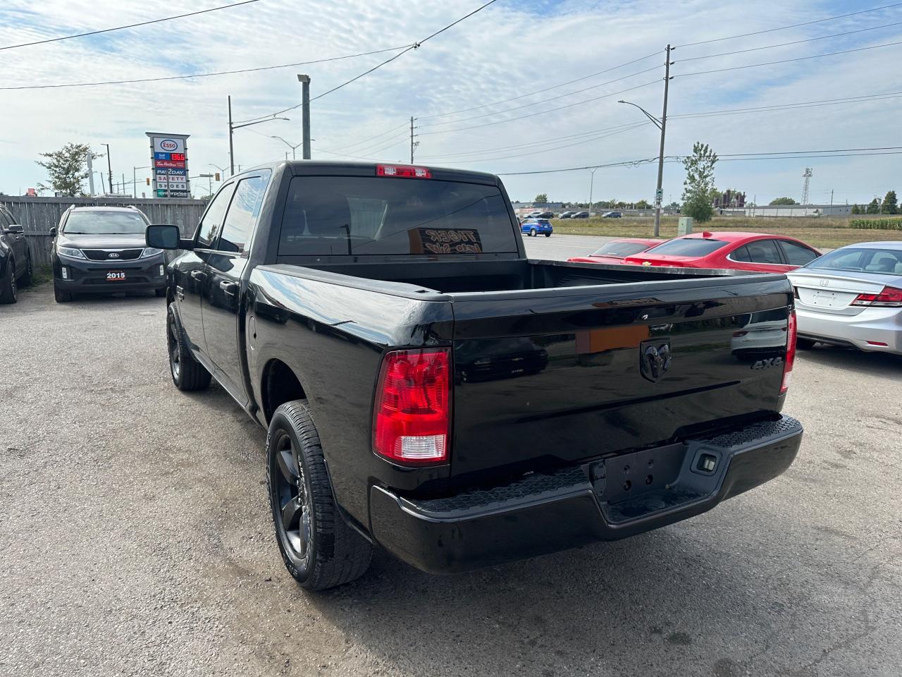 2021 RAM 1500 Classic EXPRESS - Photo #3