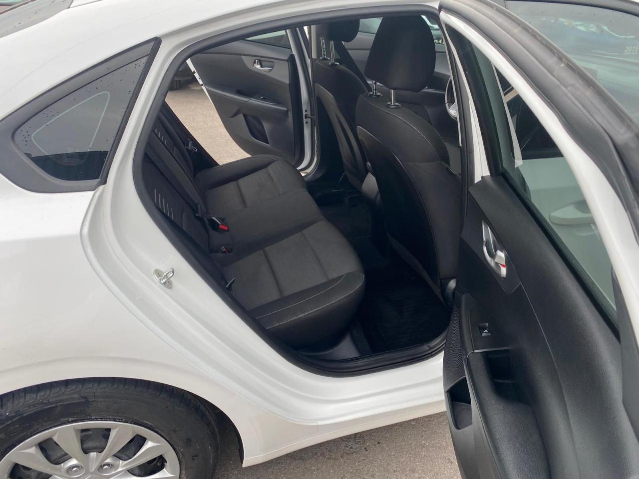 2021 Kia Forte AUTO NO ACCIDENT HEATED SEATS BACKUP CAMERA BT - Photo #11