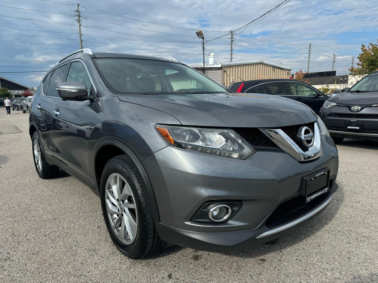 2015 Nissan Rogue SL Photo2