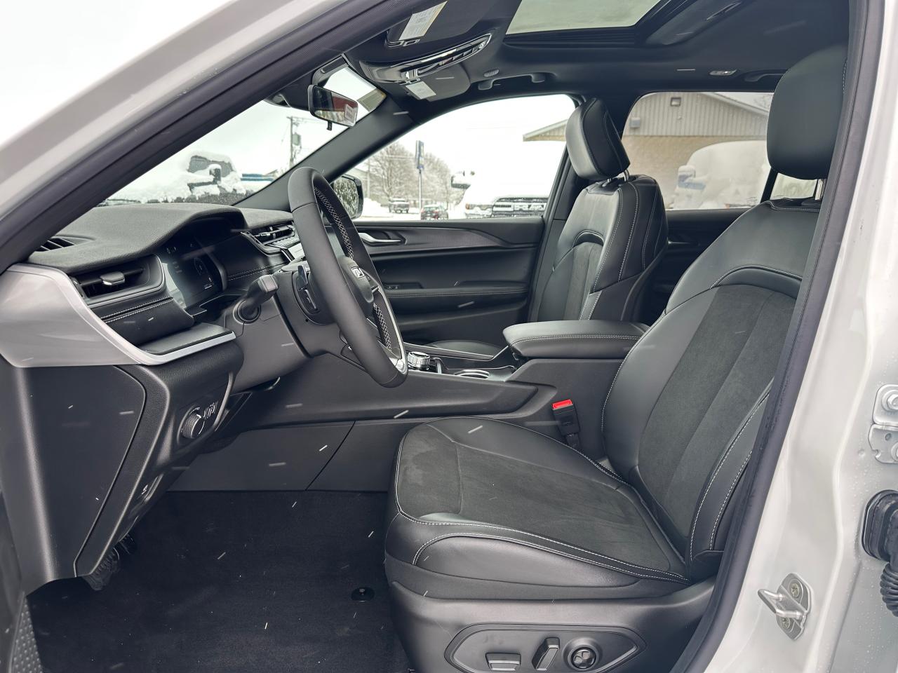 2025 Jeep Grand Cherokee Altitude Photo