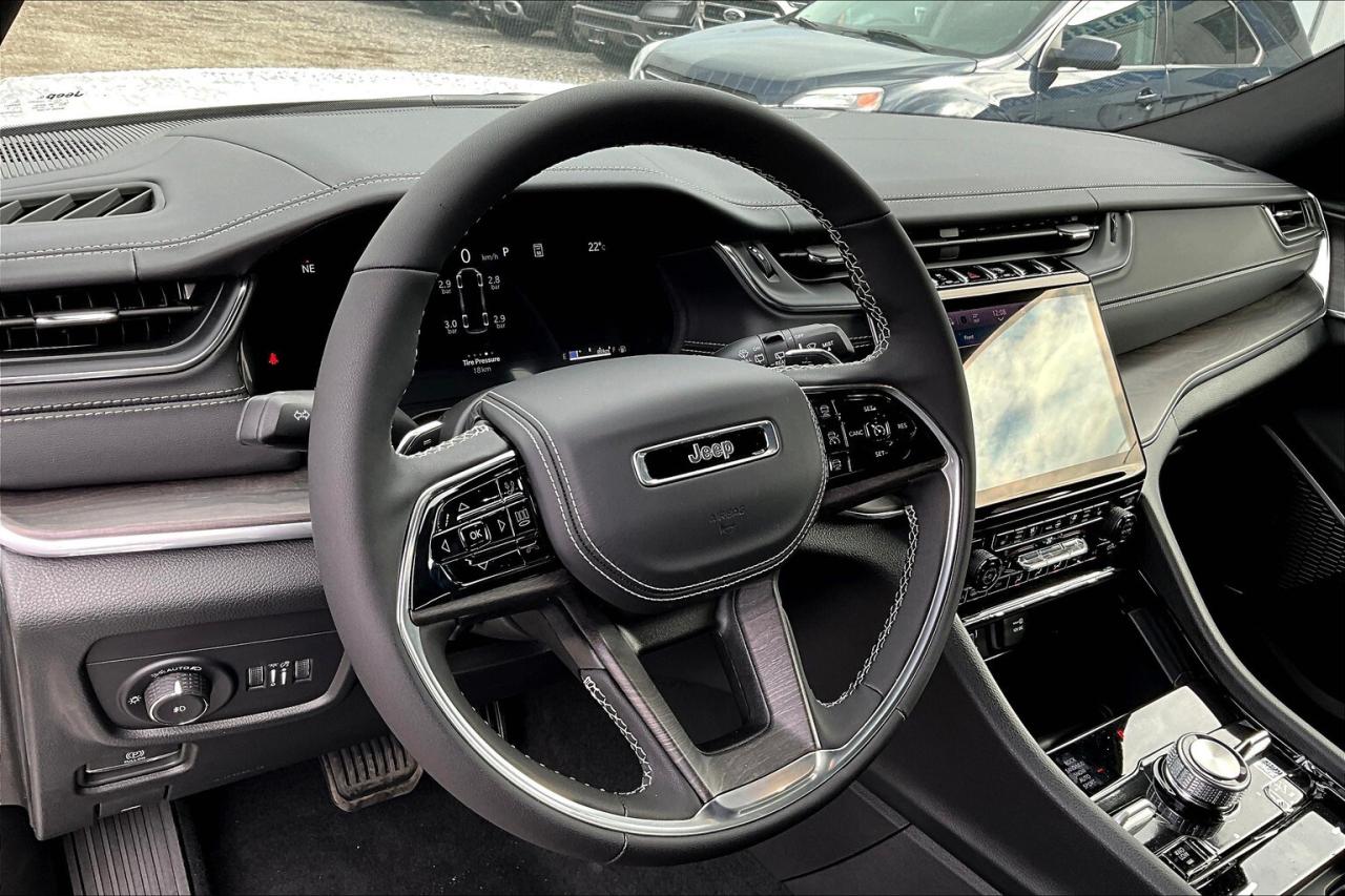 2025 Jeep Grand Cherokee L OVERLAND | Lux Tech 4 | Tow Pkg | 19-Speakers Photo