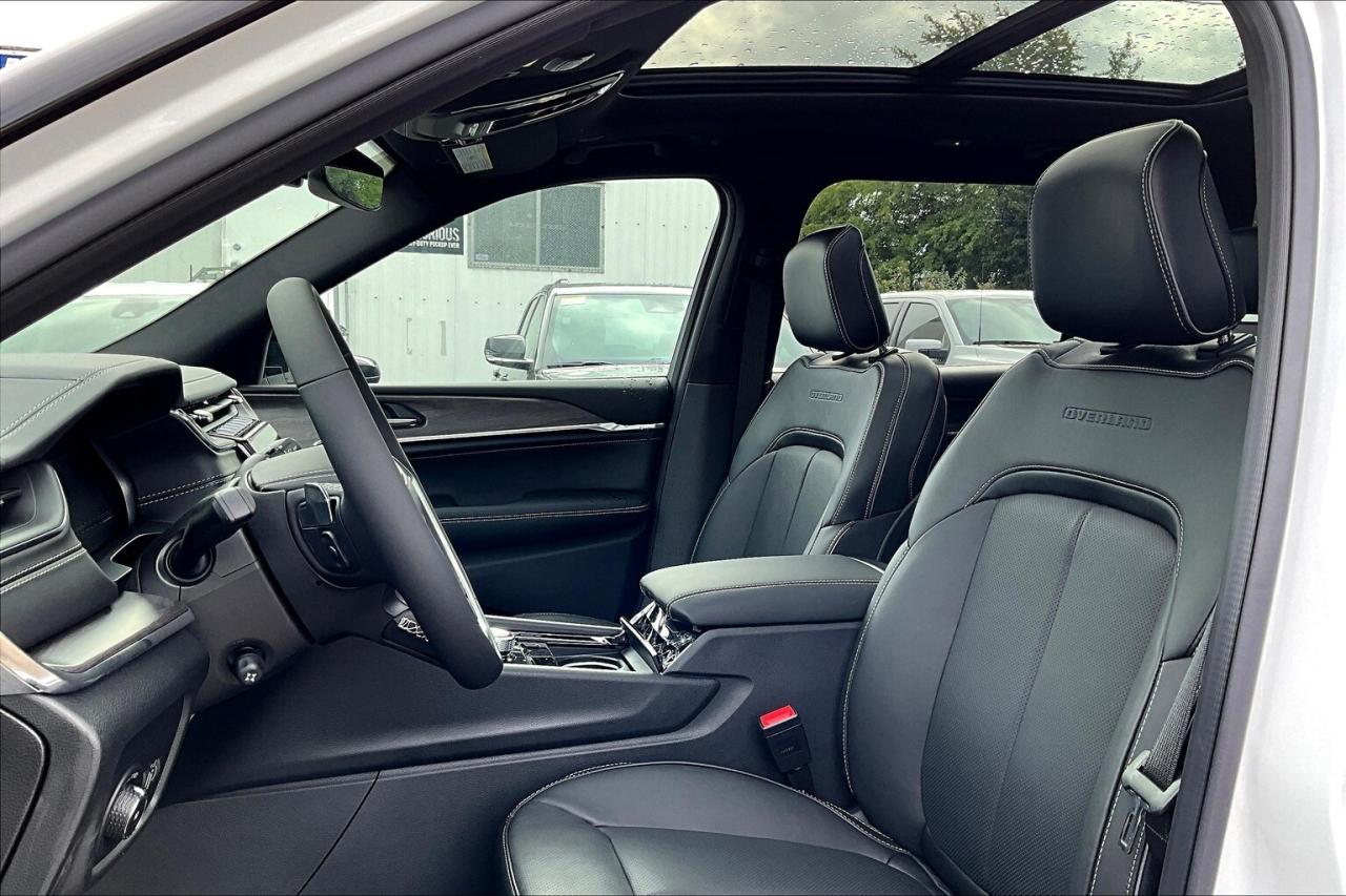 2025 Jeep Grand Cherokee L OVERLAND | Lux Tech 4 | Tow Pkg | 19-Speakers Photo