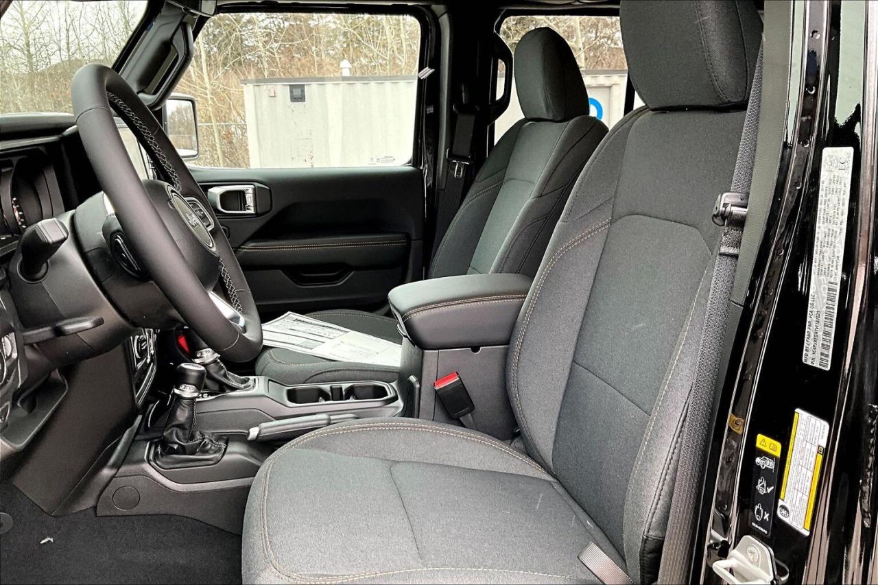 2026 Jeep Wrangler SAHARA 4DR | Painted Hardtop | 12" Touchscreen Photo