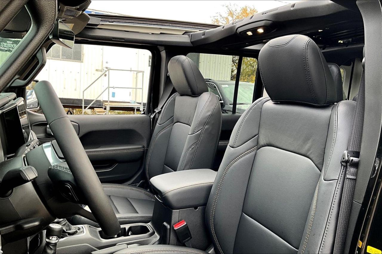 2026 Jeep Wrangler SAHARA | Sky-Top | Leather | Tow Pkg | 18" Wheels Photo