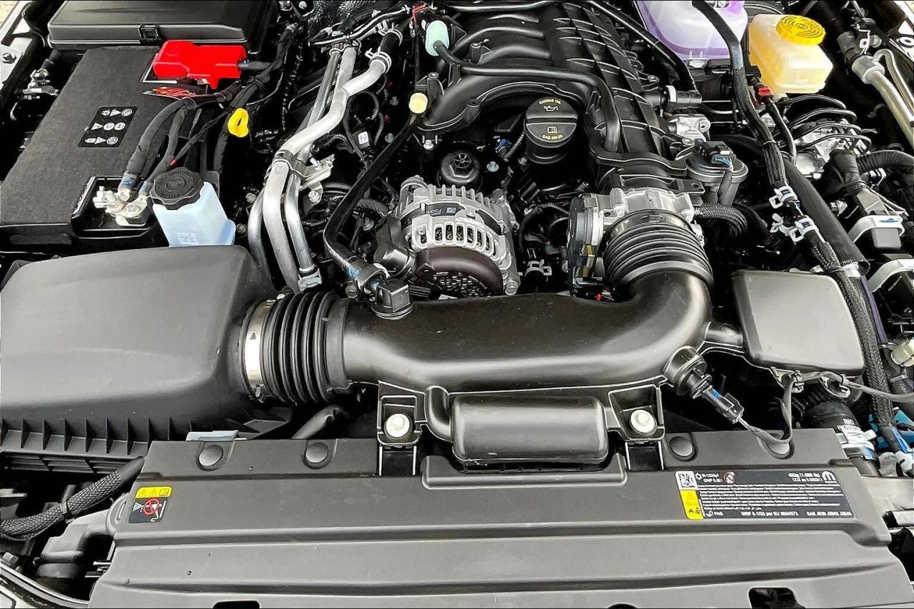 2026 Jeep Wrangler SAHARA | Sky-Top | Leather | Tow Pkg | 18" Wheels Photo