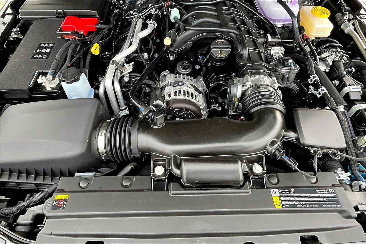 2026 Jeep Wrangler SAHARA | Sky-Top | Leather | Tow Pkg | 18" Wheels Photo