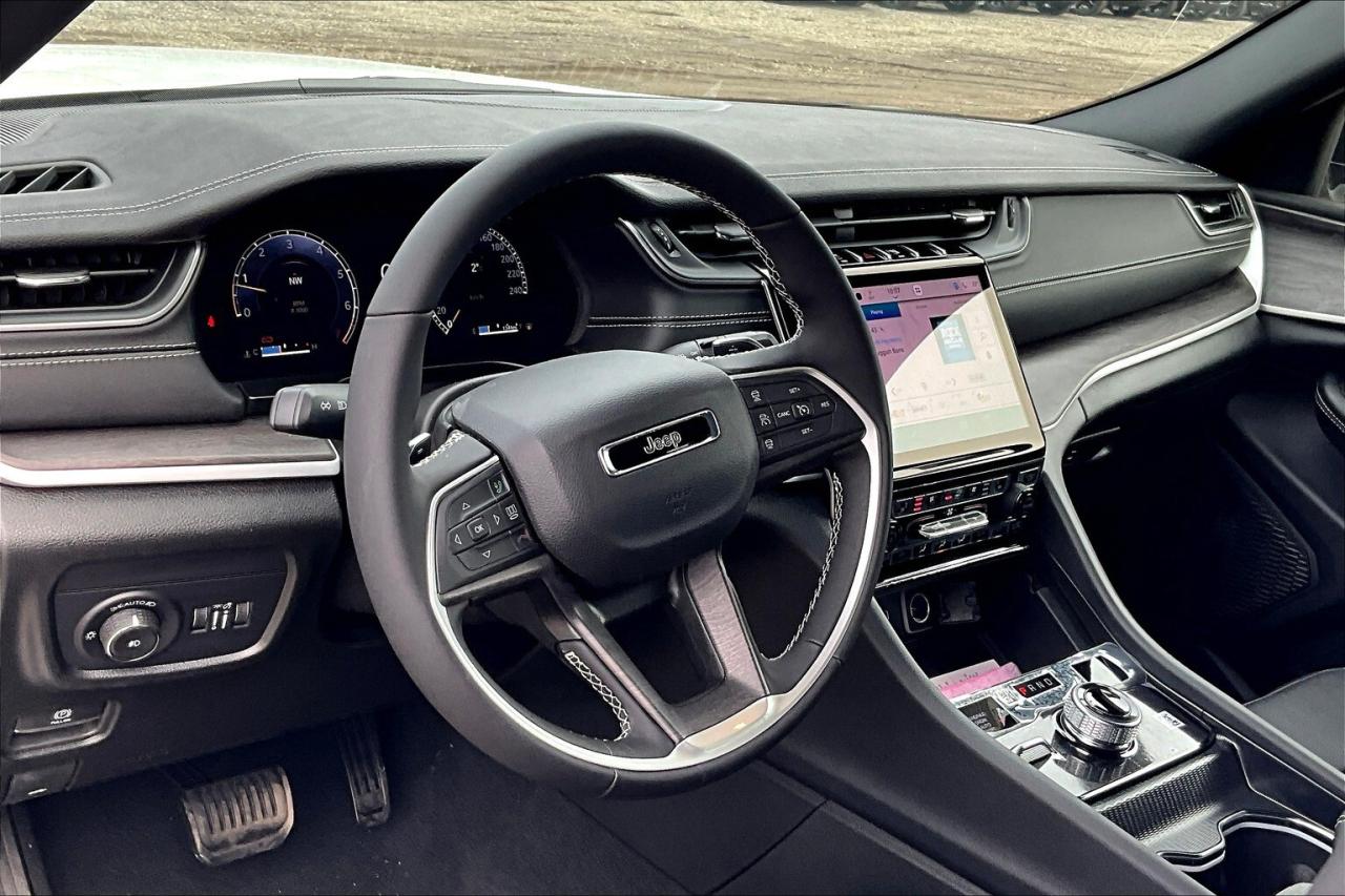 2025 Jeep Grand Cherokee L LIMITED | Black App Pkg | Pano Roof | LuxTech 2 Photo