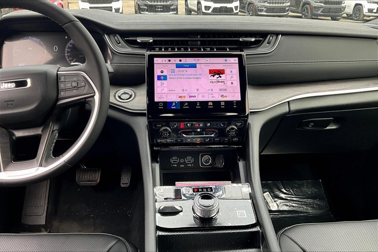 2025 Jeep Grand Cherokee L LIMITED | Black App Pkg | Pano Roof | LuxTech 2 Photo