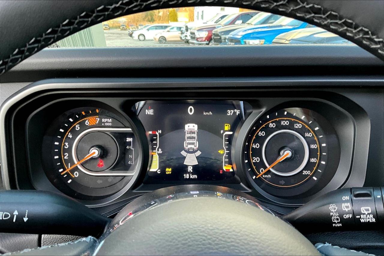 2026 Jeep Wrangler SAHARA | Sky-Top | Leather | Tow Pkg | 18" Alloys Photo