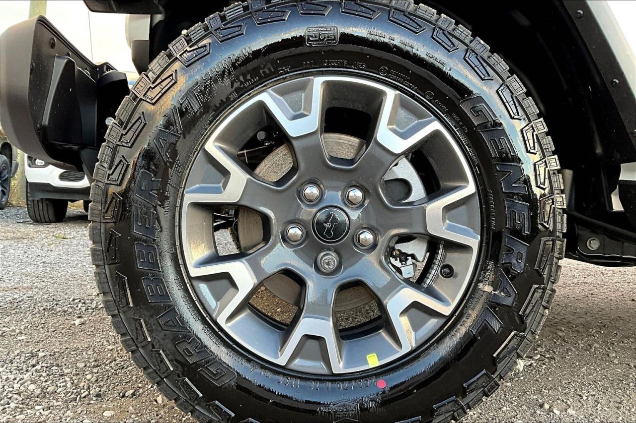 2026 Jeep Wrangler SAHARA | Sky-Top | Leather | Tow Pkg | 18" Alloys Photo