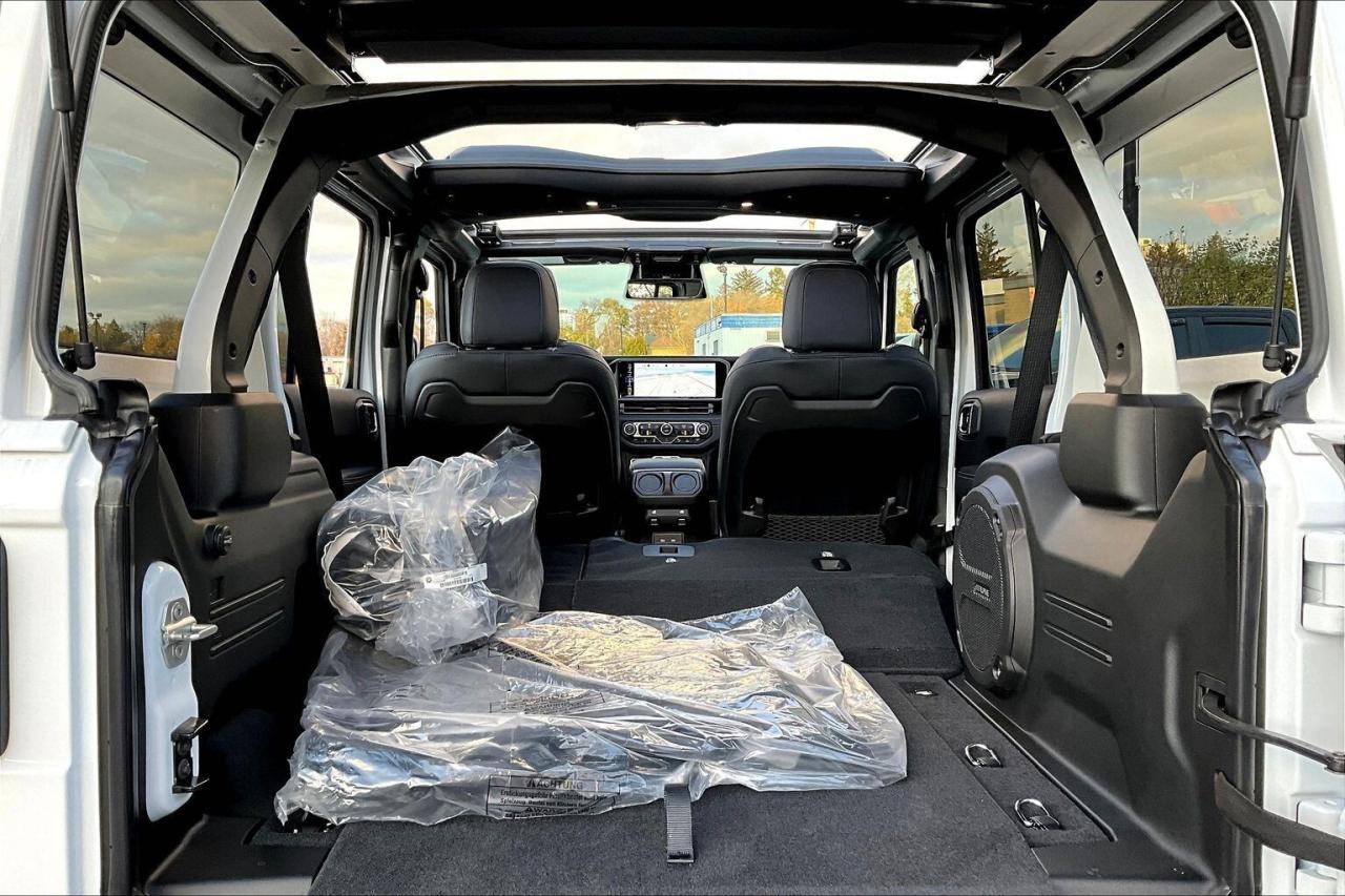 2026 Jeep Wrangler SAHARA | Sky-Top | Leather | Tow Pkg | 18" Alloys Photo