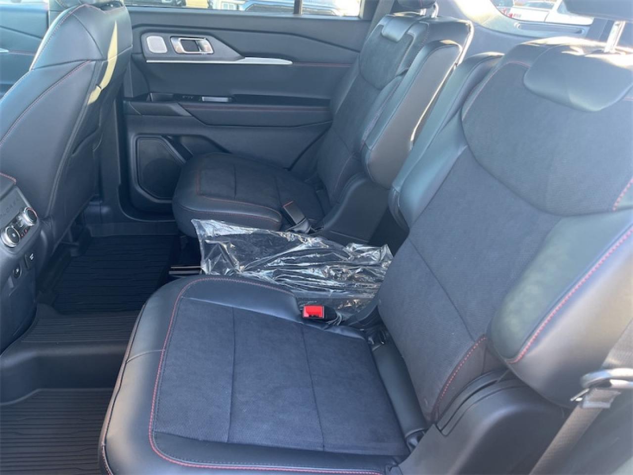 2025 Ford Explorer ST  - Cooled Seats -  Heated Seats Photo5